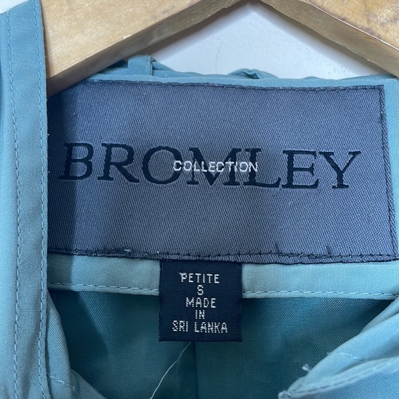 Bromley Collection || Petite Small Hooded Jacket - Picture 6 of 11